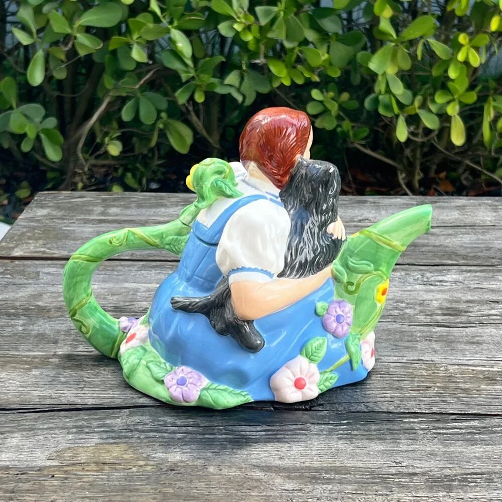 Dorothy and Toto Wizard of OZ Teapot Treasure Craft 2000